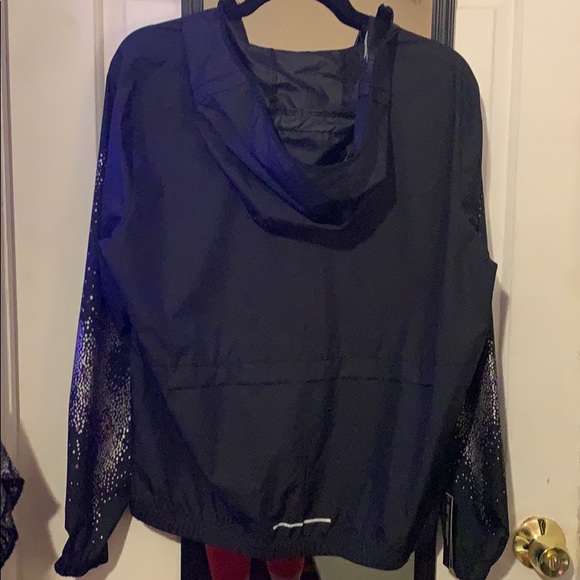 Nike Lightweight Running Jacket - Picture 7 of 8